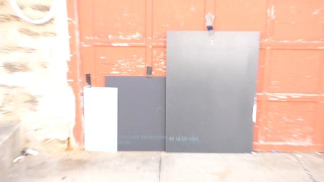 OUTSIDE ALR Demonstration Cheap Screen Paint Mixes VS Luminous Superior ALR Cinema