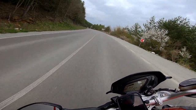 Chasing CBR 600RR with MV Agusta Brutale смотреть онлайн