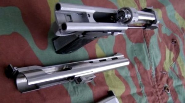 Пистолет Auto Mag. Auto Mag .44 AMP Грязный Гарри.