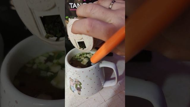 soupe Miso ,Japon avec tofu est algues смотреть онлайн