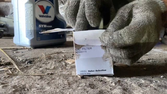 Легкая замена масла в ДВС Mitsubishi Outlander 3 (4b11) перешел на масло VALVOLINE SynPower 5W-30 смотреть онлайн