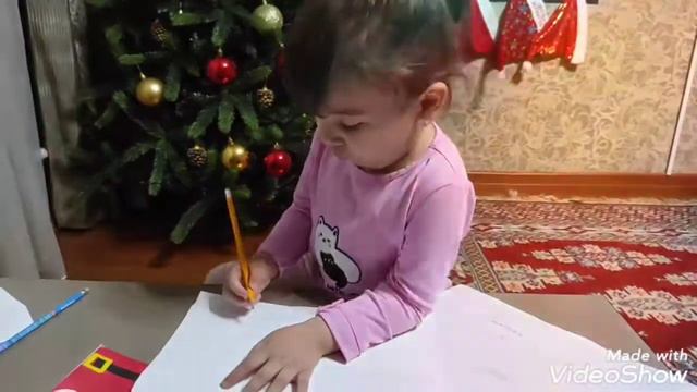 Милана готовится к новому году, пишем письмо деду морозу смотреть онлайн