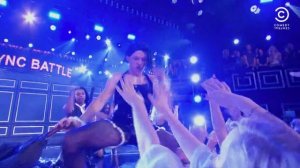 танец Tom Holland