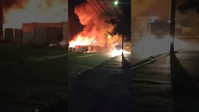 Пожар в центре Мариуполя смотреть онлайн