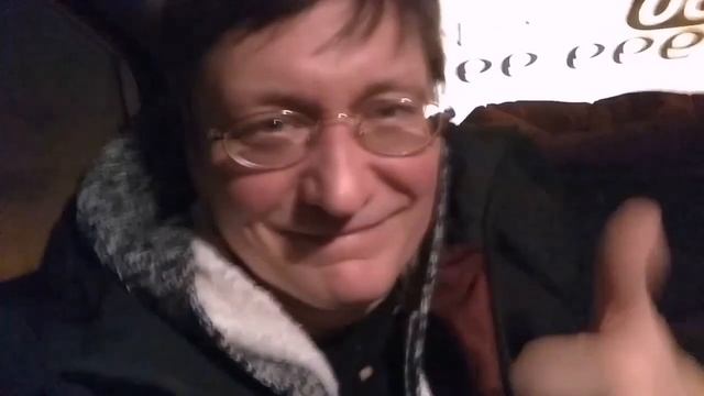 Кораблик твой меня разбудит на рассвете На небе звёздном отражения Плывёт посланец сквозь века смотреть онлайн
