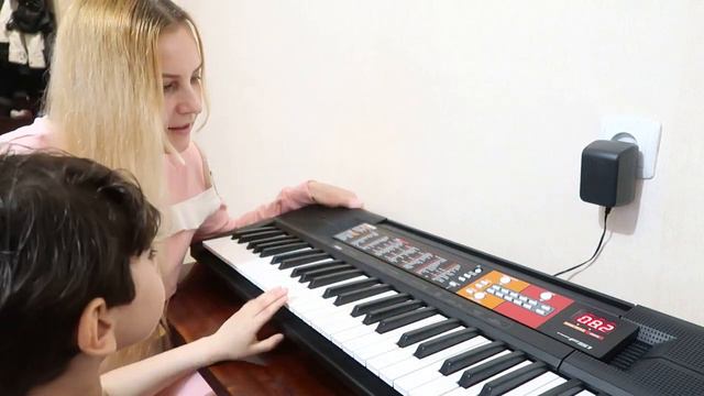 VLOG: Обзор синтезатора Yamaha PSR-F51 смотреть онлайн