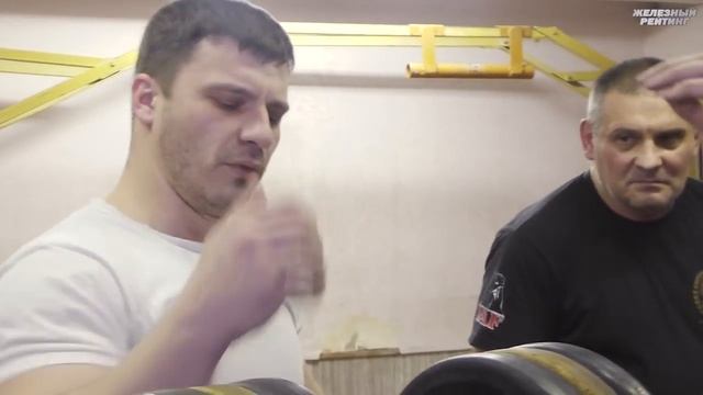 А вам слабо поднять на бицепс больше, чем Воевода? смотреть онлайн