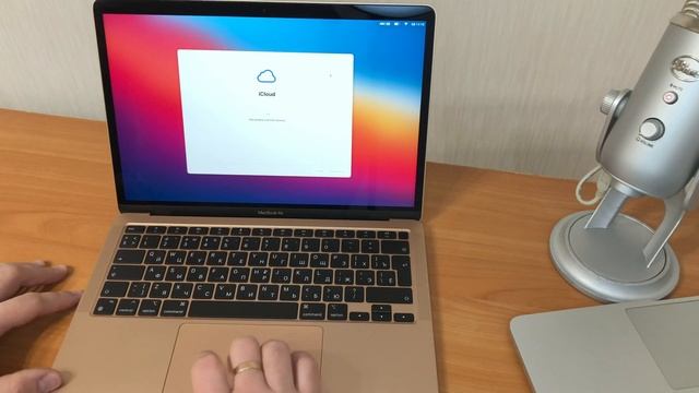 Новый MacBook Air 2020 на M1! Распаковка и первое включение смотреть онлайн