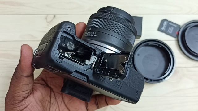 Canon EOS R50 : How to Attach Lens and Insert Battery and Memory Card and Start the Camera смотреть онлайн