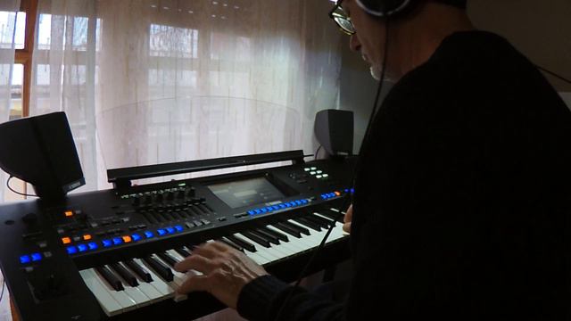Amy Winehouse - You Know I'm No Good Cover Genos смотреть онлайн