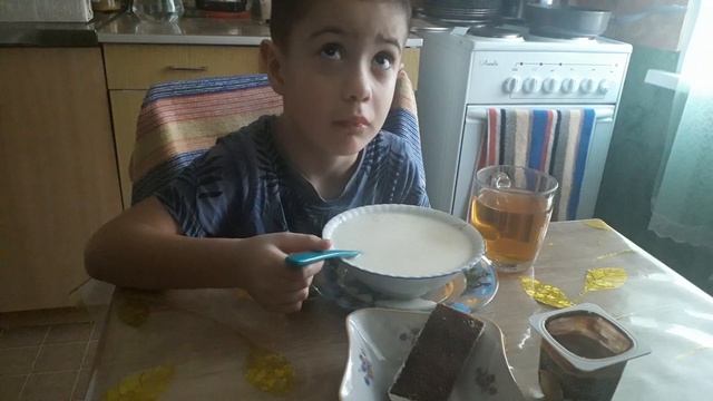 мукбанк микаэль ест молочный суп 5 лет