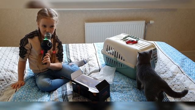 Детский МИКРОФОН. Женя рассказывает о микрофоне и поет. смотреть онлайн
