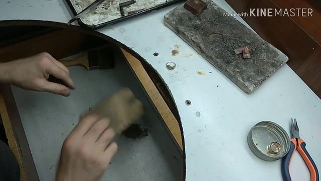 #goldenartjeweler КАК ЗАПАЯТЬ КОЛЬЦО С ТОНЕНЬКОЙ ШИНКОЙ, ЖЁСТКИМ КРАСНЫМ ПРИПОЕМ ®️ смотреть онлайн