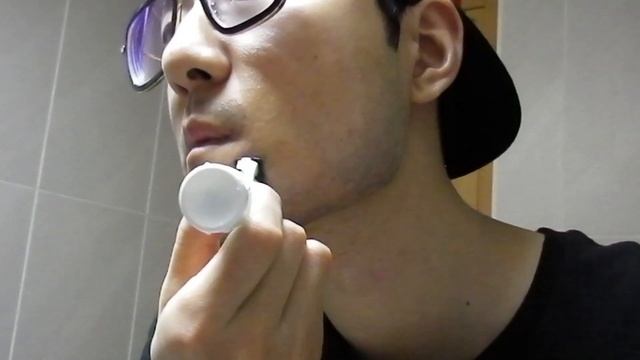 Shaving with Gillette TREO Razor смотреть онлайн