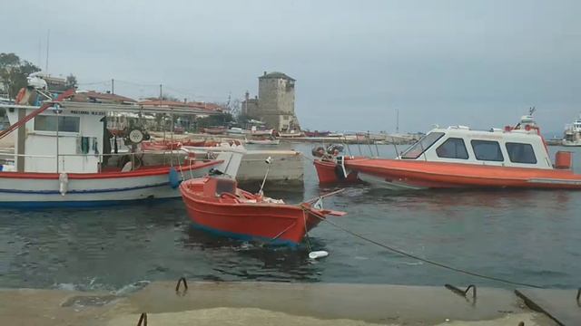 Уранополис. Лодки на воде. смотреть онлайн