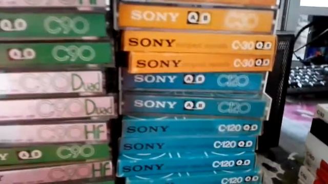 Массовая продажа редких кассет на Авито