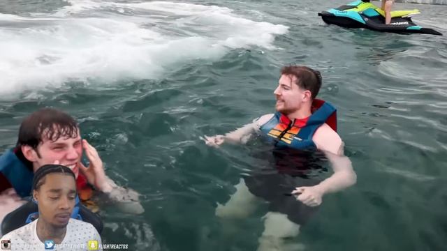 FlightReacts To MrBeast $1 vs $1,000,000,000 Yacht! смотреть онлайн