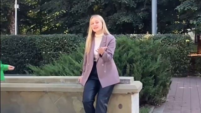 Лебедевая Юлия поздравляет всех с днем отца! смотреть онлайн