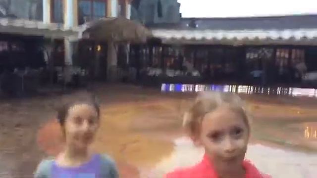 Днепр, прогулка в Бартоломео на белый пляж смотреть онлайн