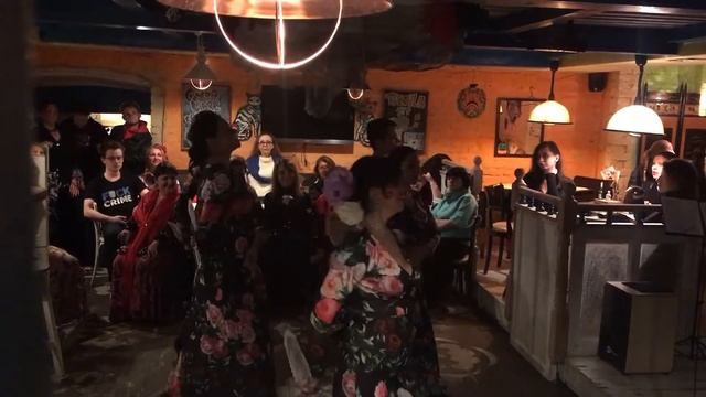 Colombiana Con Abanico. Коломбиана с веером.