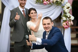 Ведущий Тамада Казань Регистратор с Диджеем и Аппаратурой по Казани Свадебные тематические вечеринки