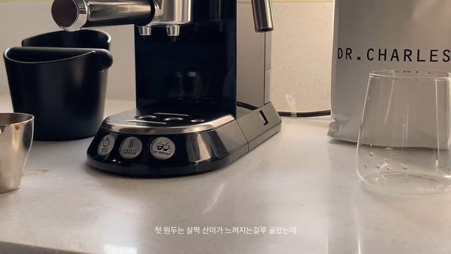 [Delonghi dedica ec680] 드롱기EC680커피머신,드롱기 그라인더 언박싱/가정용 반자동커피머신 추천. 드롱기데티카EC680 개봉기. 홈카페 오픈☕️ смотреть онлайн
