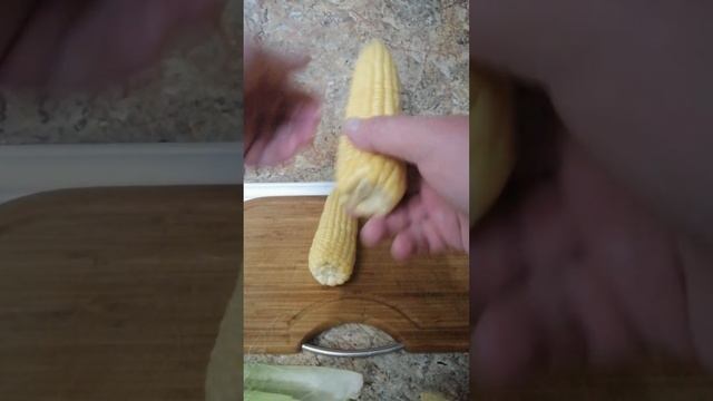 Украли кукурузу | КУДА ИСЧЕЗАЕТ КУКУРУЗА? Кукурузу варить с листьями или без? ВАРИМ КУКУРУЗУ смотреть онлайн