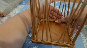 Салфетница из бумажных трубочек.Трудности плетения.