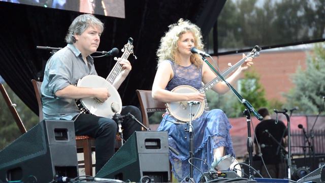 "LITTLE BIRDIE" by Béla Fleck and Abigail Washburn! смотреть онлайн