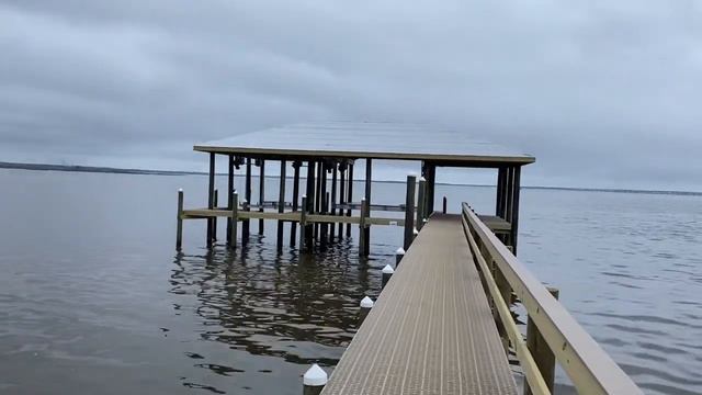 Enormous 2000 square-foot boat house with double JetSki lifts 24,000 pound Golden Sea drive boatlif смотреть онлайн