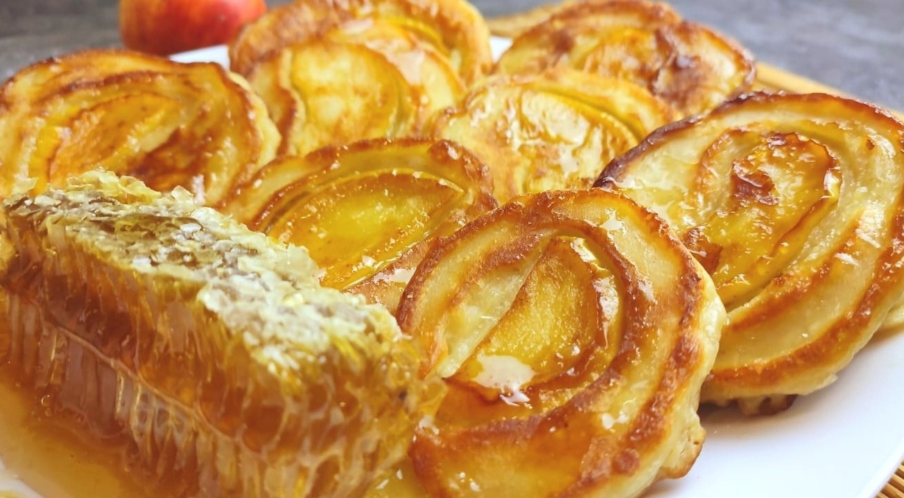 Оладьи с яблоками на сковороде. С яблочным припёком смотреть онлайн