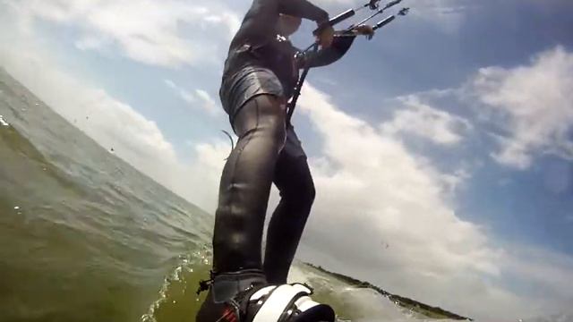 Kiten am Ijsselmeer, 8 kn mit Ozone Zephyr смотреть онлайн