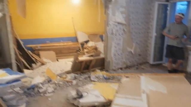 Разнесли всю квартиру, за один день. Демонтаж. смотреть онлайн