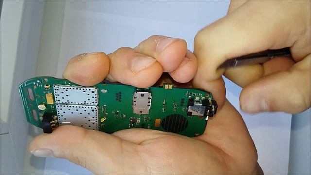 Отпаеваем разъем без паяльника  Отпаять разъем наушников