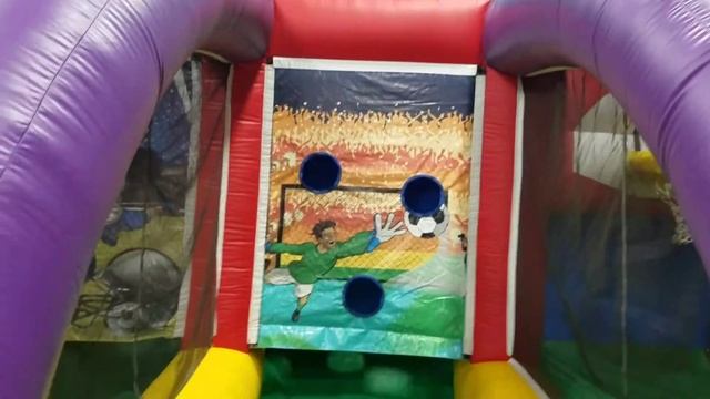 3 sport station game About to bounce inflatables смотреть онлайн