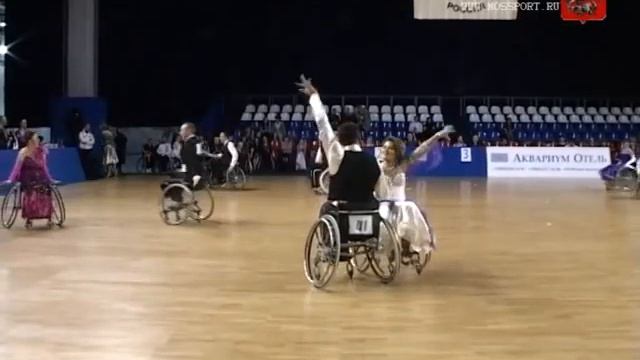 Танцы на инвалидных колясках смотреть онлайн