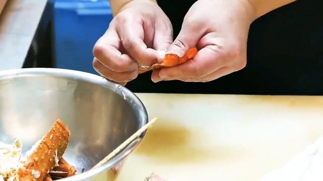 Японская Еда - Сашими Из Розового Омара  Запеченные Омары Морепродукты в Японии.