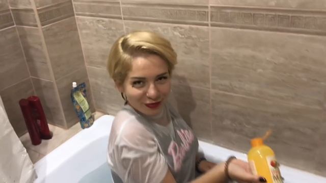 WETLOOK / FULLY CLOTHED / TRANSPARENT WHITE DRESS / WET / WAM / КУПАНИЕ В ОДЕЖДЕ смотреть онлайн