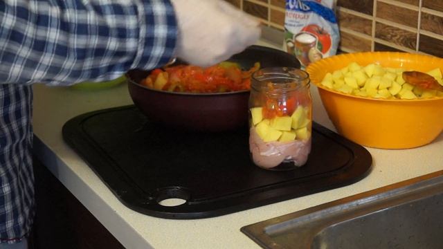 Очень вкусный куриный соус с картошкой в автоклаве.[Жизнь в деревне] смотреть онлайн