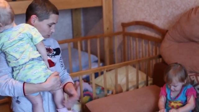 Егорка с ребятишками сидит смотреть онлайн