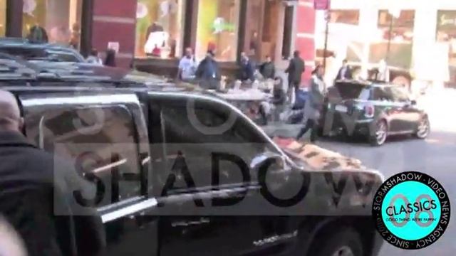 Tom Cruise and Katie Holmes having lunch at Balthazar restaurant in New York смотреть онлайн