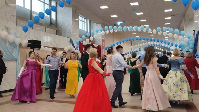 Вальс на троих - Весенний бал смотреть онлайн