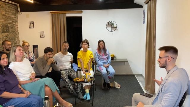 Йога-завтрак ОмБатуми с менталистом и фокусником-иллюзионистом Александром Шишуком смотреть онлайн