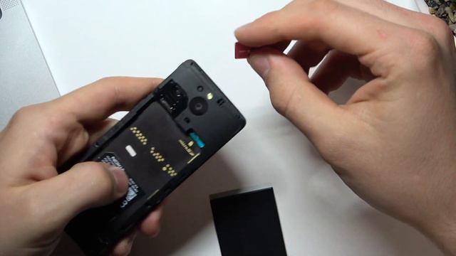 How to Insert SIM and SD Card into Nokia 515? смотреть онлайн