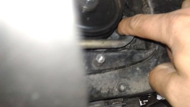 Замена ремня генератора на BMW R1100RT и как снять датчик Холла смотреть онлайн