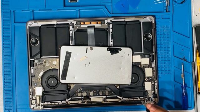 apple macbook pro 2017 touch bar screen exchange #repair #learn #online #youtube #platform #2023