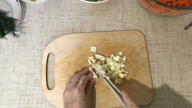 Салат с маринованными огурцами смотреть онлайн