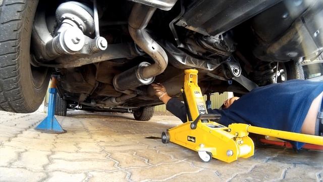 PORSCHE 928S FINAL DRIVE & MANUAL TRANSMISSION OIL CHANGE смотреть онлайн