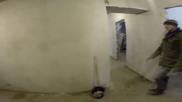 Сам себе Прораб. Живу зимой в кемпере. Шпаклевка стен. Отделка дома из ракушняка показываю внутри. смотреть онлайн