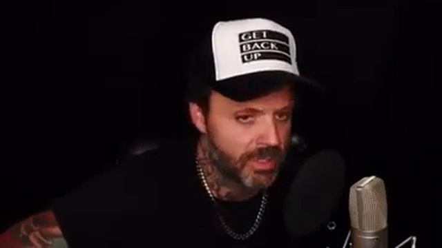 Justin Furstenfeld of Blue October covering Thunder Rolls by Garth Brooks смотреть онлайн